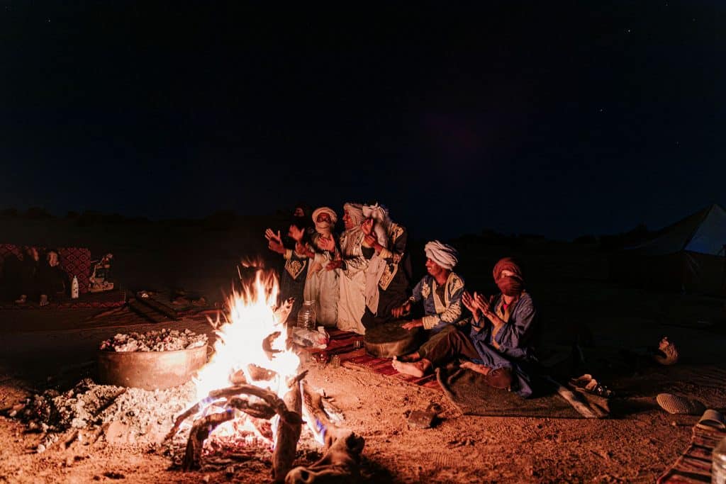 chants traditionnels nomade autour du feu