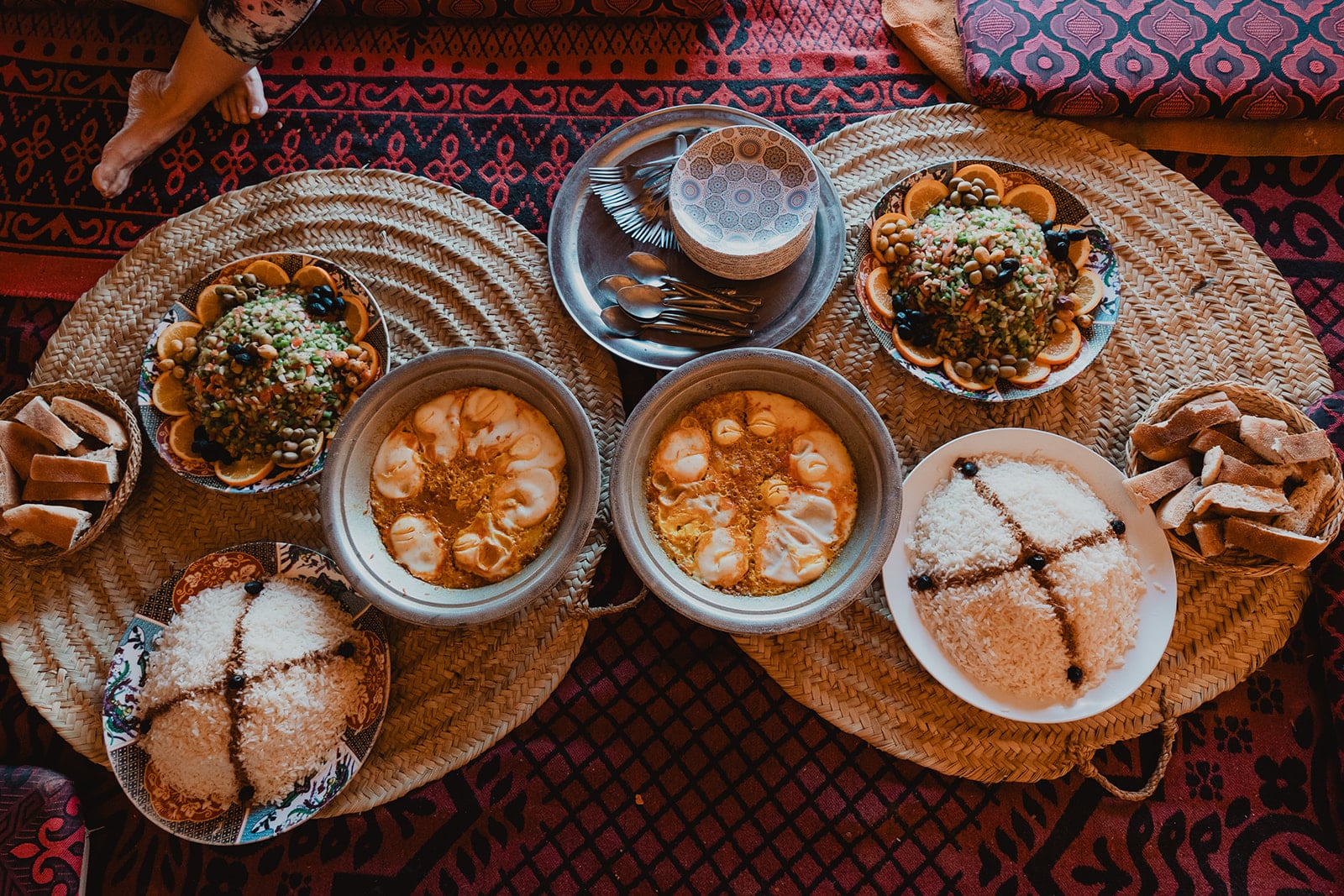 Repas pendant un trek dans le désert marocain