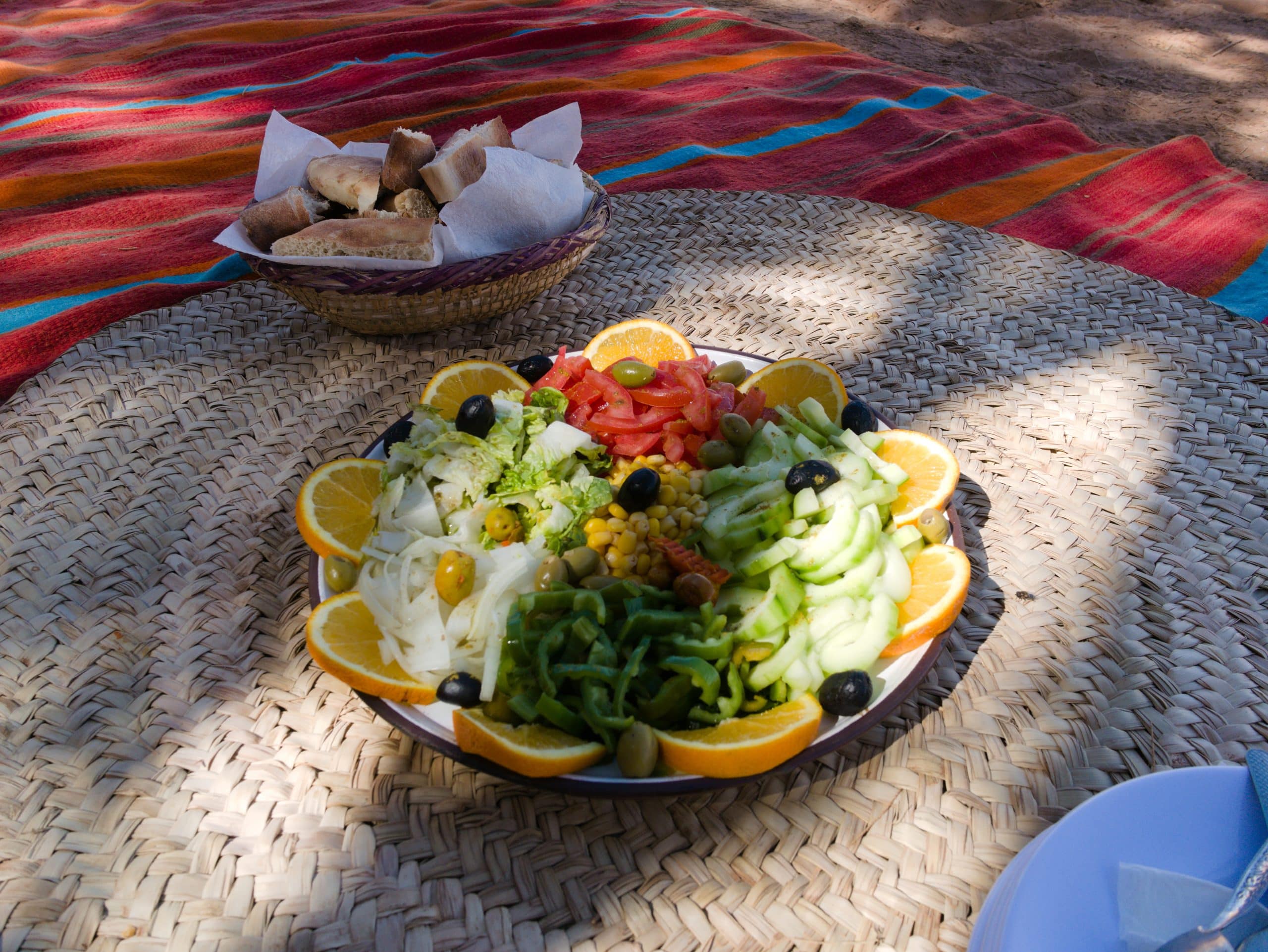 salade complete joliment presentee