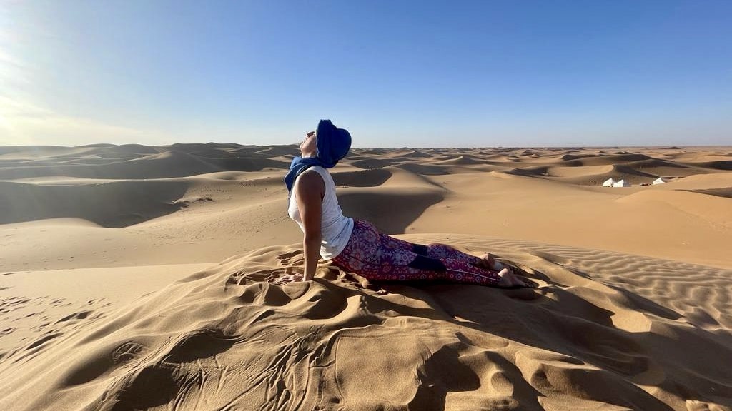 yoga postural dans le desert