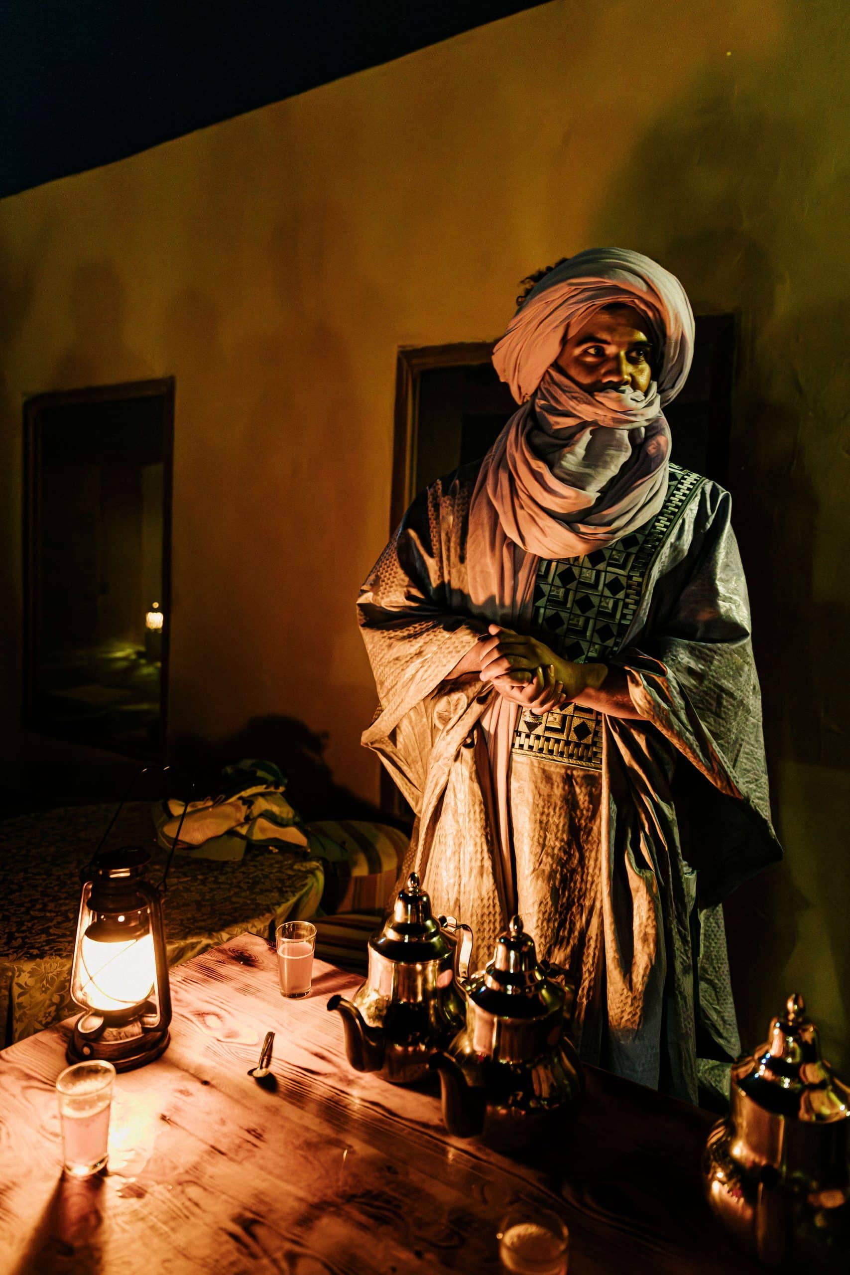 accueil au campement du desert avec un the