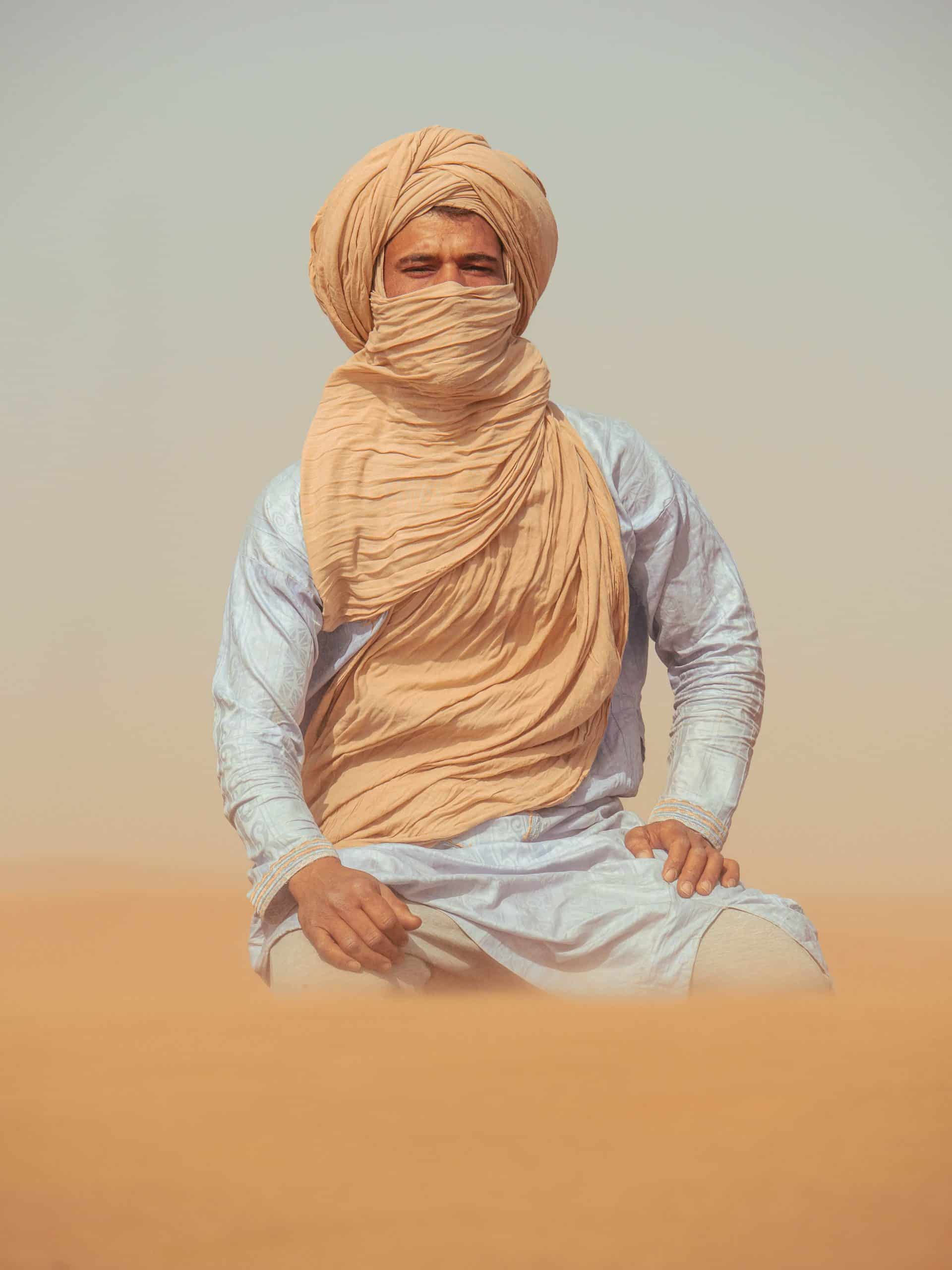 hassan nomade et chauffeur 4x4