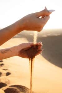 Toucher le sable chaud